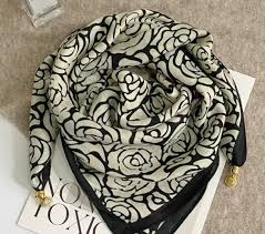 Patterned Square Scarf with Magnetic Link