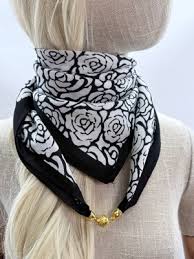 Patterned Square Scarf with Magnetic Link