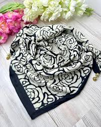 Patterned Square Scarf with Magnetic Link